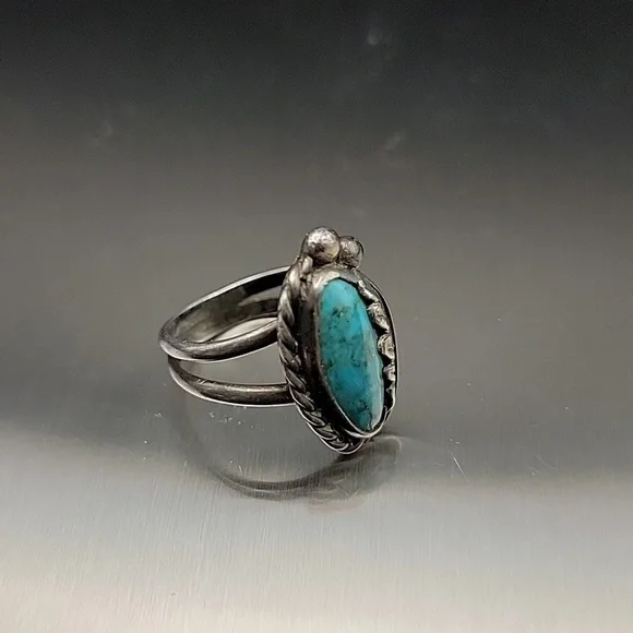 5g Vtg Native American Old Pawn Turquoise And Sterling Silver Size 7 Ladies Ring - Picture 3 of 16
